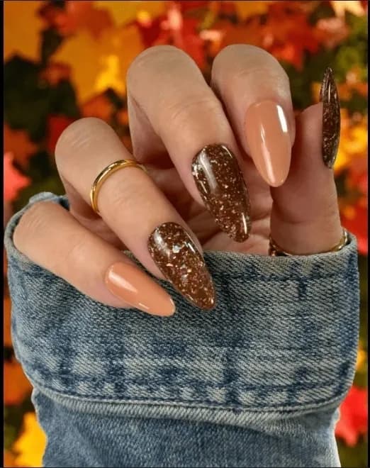 Nude and bronze glitter nail design